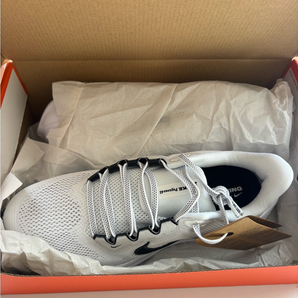 Nike Men's White and Black Athletic Shoes
